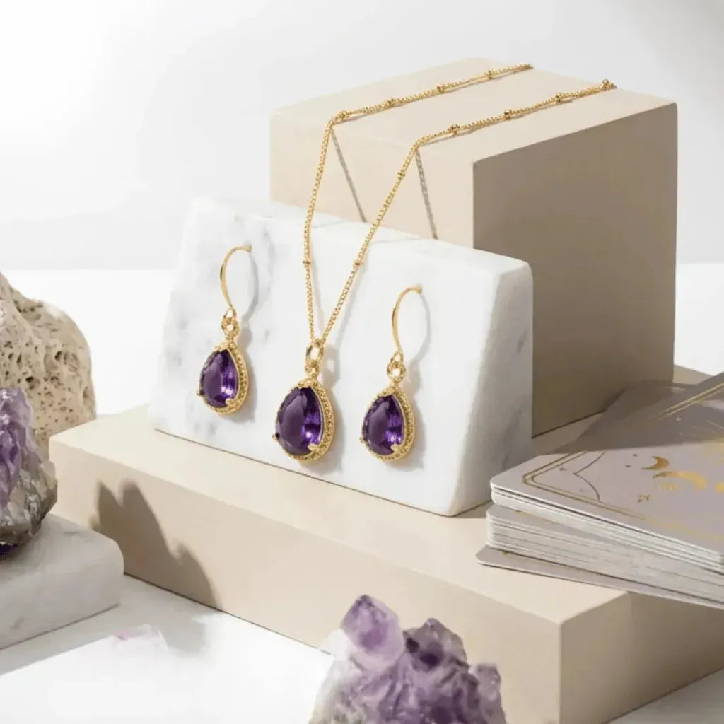 Gold amethyst teardrop necklace and matching earrings — Exquisite jewelry