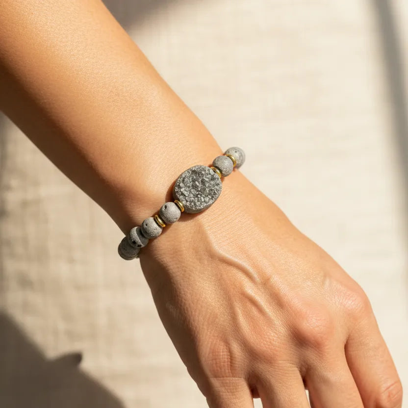 Woman wearing a grey agate beaded bracelet