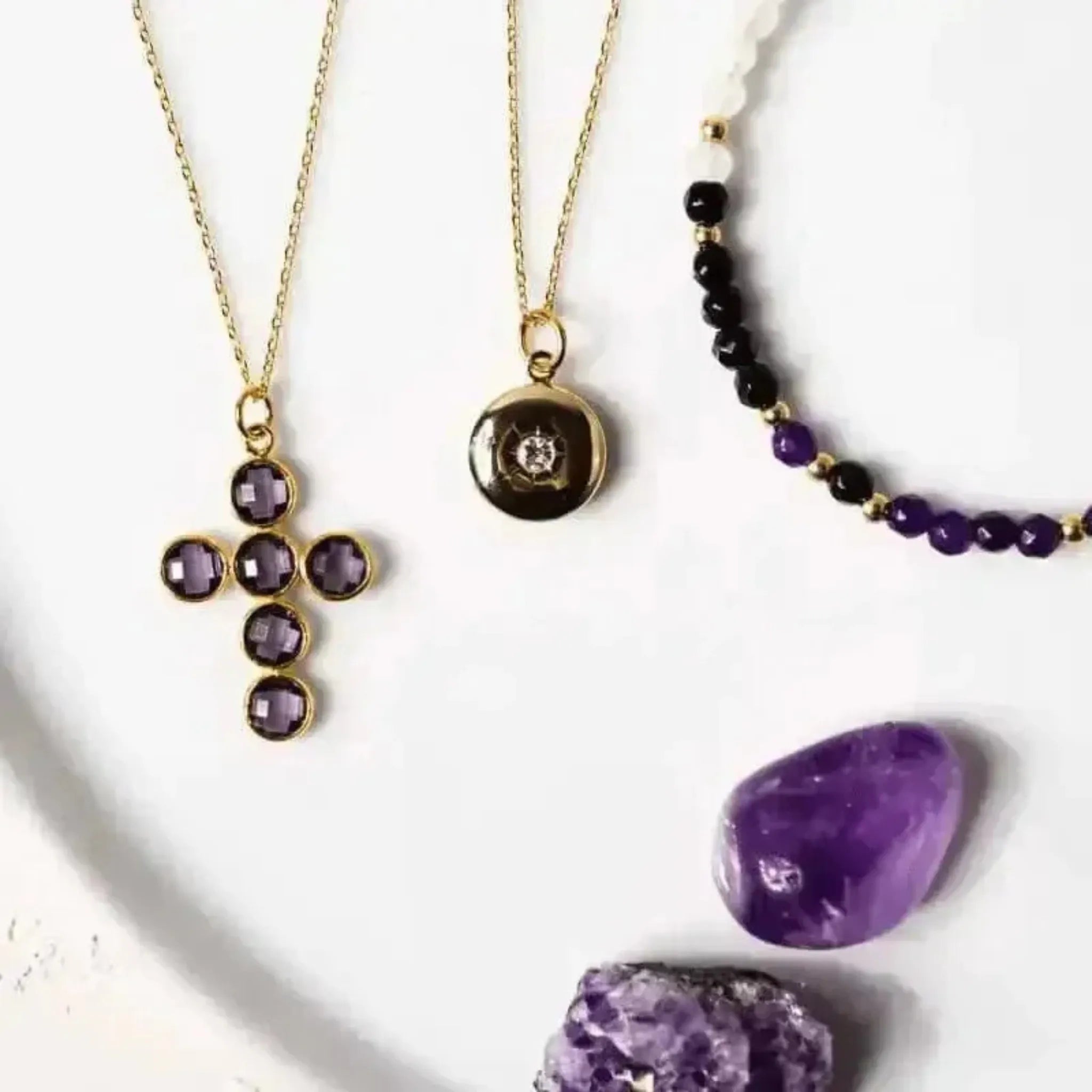 Round Locket Necklace for Photos and Memories