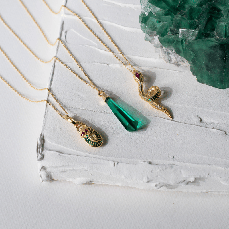 Emerald Glow Scarab Necklace – Symbol of Transformation